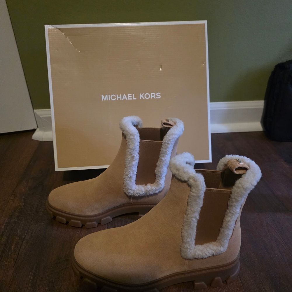 FLASH SALE- NWT-Michael Kors Ridley Tan Bootie Leather Ankle Boots - Picture 8 of 9